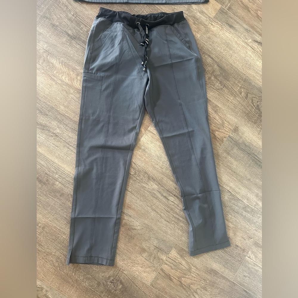 Sketchers scrub pants